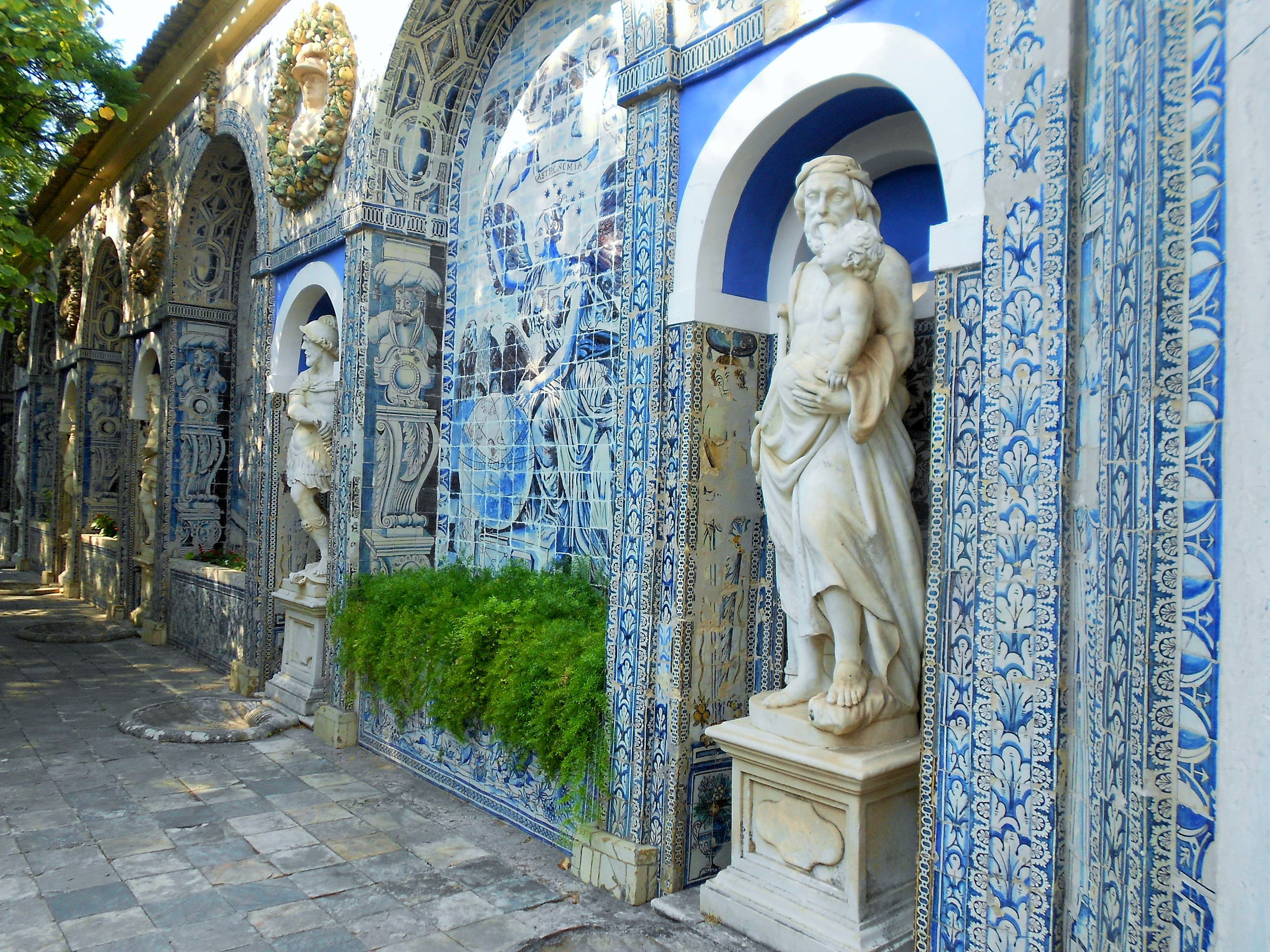 Visiting Fronteira Palace in Lisbon | Emanuel Melo torontonian